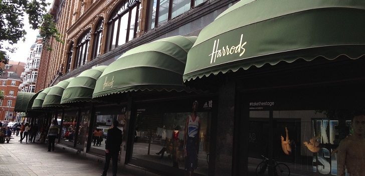 Harrods contin&uacute;a su transformaci&oacute;n y nombra a su primera directora de cliente